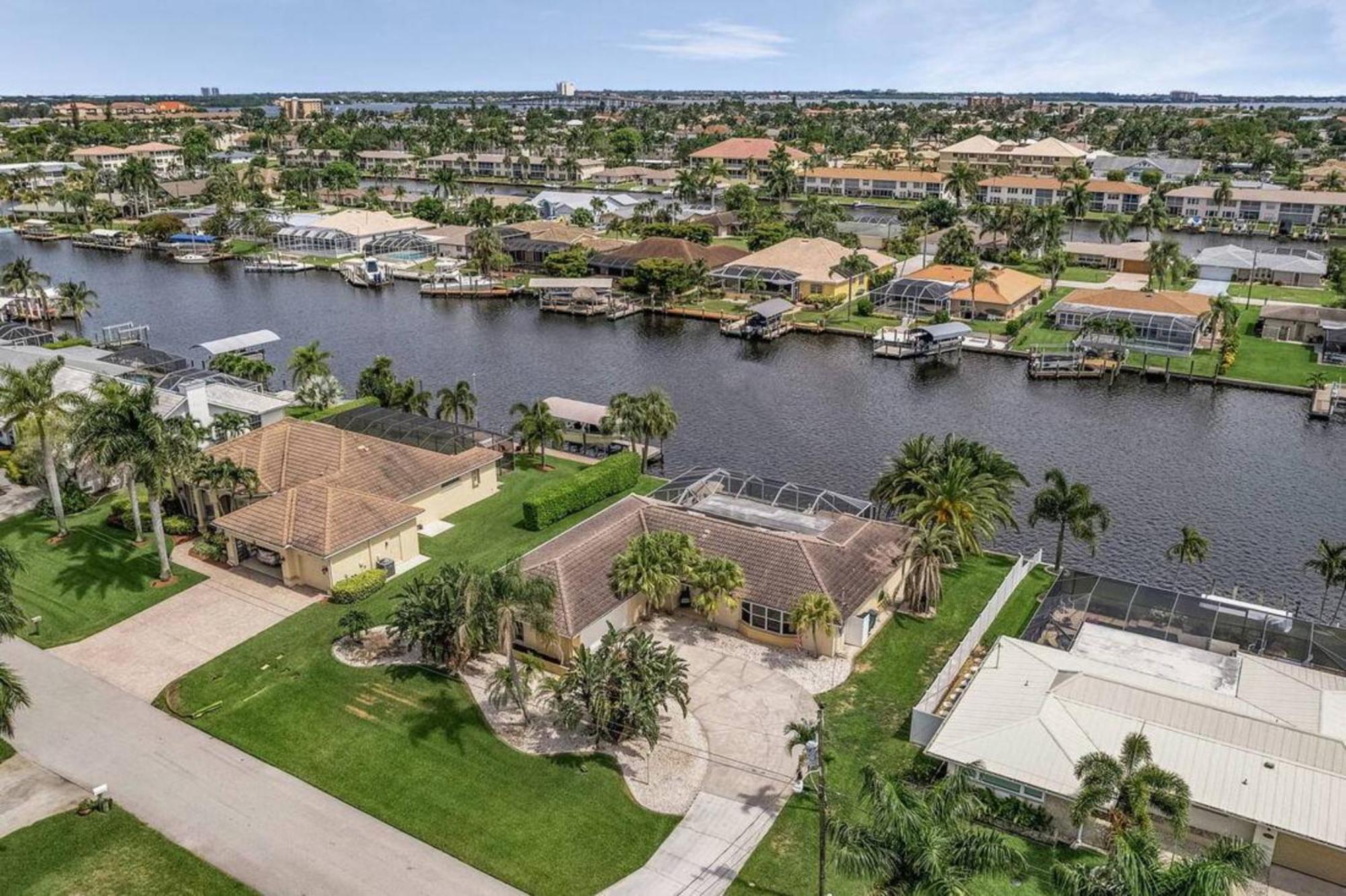 Villa Catalina Isles - Holidays In Paradise Cape Coral Eksteriør bilde
