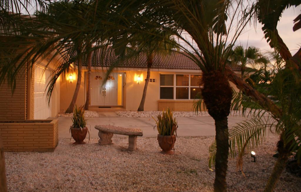 Villa Catalina Isles - Holidays In Paradise Cape Coral Eksteriør bilde